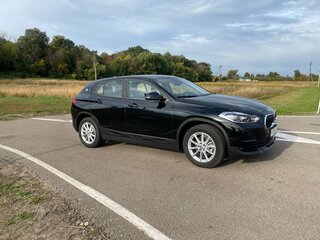 2021 BMW X2 sDrive18i I (F39), чёрный, 4000000 рублей, вид 3
