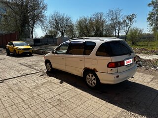 1998 Toyota Ipsum I (M10), белый, 330000 рублей, вид 3