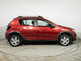 2017 Renault Sandero Stepway II, красный, 999700 рублей, вид 4