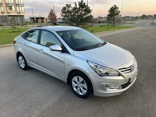 2016 Hyundai Solaris I Рестайлинг, серебристый, 870000 рублей, вид 2