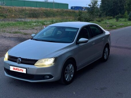 2011 Volkswagen Jetta VI, серебристый, 670000 рублей, вид 4