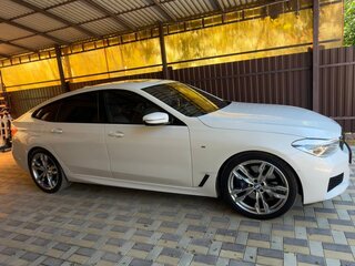 2018 BMW 6 серии Gran Turismo 640i xDrive IV (G32), белый, 5300000 рублей, вид 4