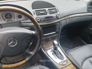 2003 Mercedes-Benz E-Класс 400 III (W211, S211), чёрный, 650000 рублей, вид 3