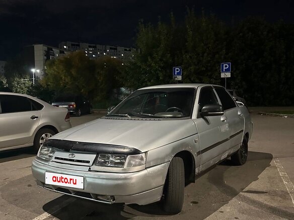 2002 Lada (ВАЗ) 2110, серебристый, 61990 рублей