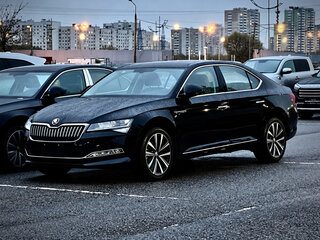 2025 Skoda Superb III Рестайлинг, чёрный, 4000000 рублей, вид 2