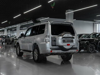 2012 Mitsubishi Pajero IV Рестайлинг 1, серебристый, 1830000 рублей, вид 4