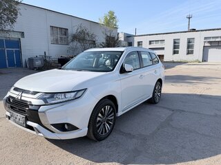 2022 Mitsubishi Outlander III Рестайлинг 3, белый, 3100000 рублей, вид 1