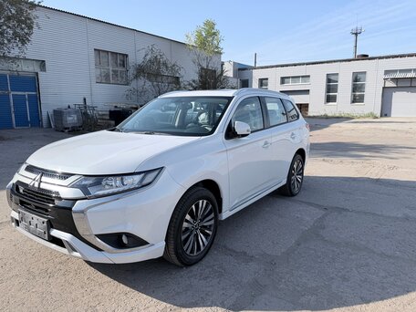 2022 Mitsubishi Outlander III Рестайлинг 3, белый, 3100000 рублей, вид 1