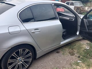 2004 BMW 5 серии 525i V (E60/E61), серебристый, 960000 рублей, вид 4