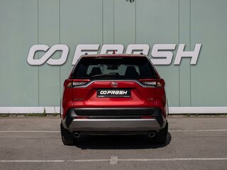 2021 Toyota RAV4 V (XA50), красный, 3250000 рублей, вид 4