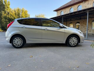 2011 Hyundai Solaris I, серебристый, 575000 рублей, вид 4