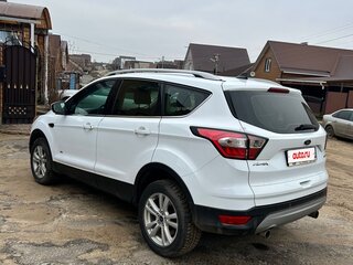 2017 Ford Kuga II Рестайлинг, белый, 1820000 рублей, вид 3