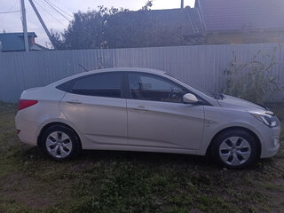 2014 Hyundai Solaris I Рестайлинг, бежевый, 900000 рублей, вид 4