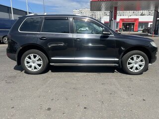 2008 Volkswagen Touareg I Рестайлинг, чёрный, 600000 рублей, вид 2