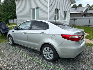 2014 Kia Rio III, серебристый, 630000 рублей, вид 4