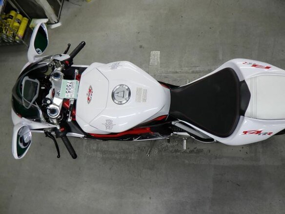 2015 MV Agusta F4 1000, белый, 900000 рублей - вид 11