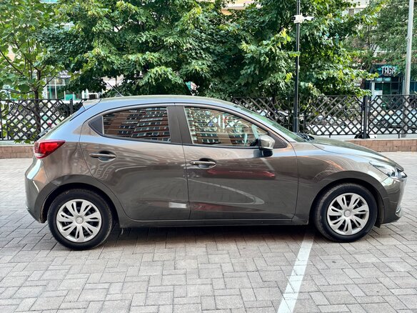 2021 Mazda 2 III (DJ) Рестайлинг, коричневый, 1190000 рублей - вид 2