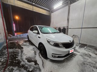 2016 Kia Rio III Рестайлинг, белый, 850000 рублей, вид 2