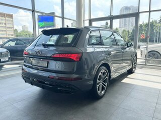 2026 Audi Q7 45 TFSI II (4M) Рестайлинг 2, серый, 11400000 рублей, вид 4