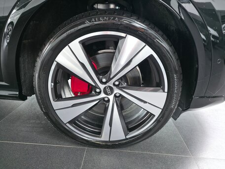 2026 Audi Q5 40 TDI III (GU), чёрный, 8850000 рублей, вид 4