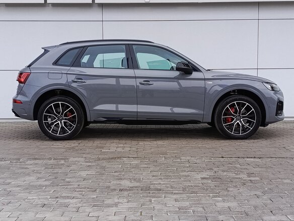 2025 Audi Q5 L 45 TFSI II (FY) Рестайлинг, серый - вид 3