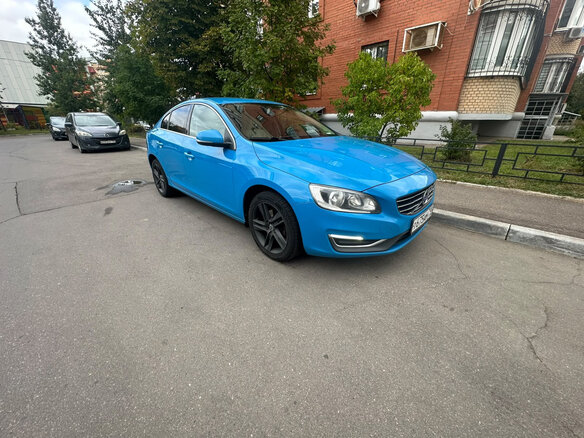 2015 Volvo S60 II Рестайлинг, синий, 1650000 рублей - вид 2