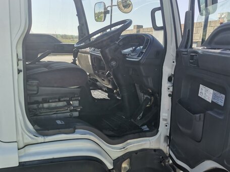 2005 Isuzu Forward (F-Series), белый, 5000000 рублей, вид 5