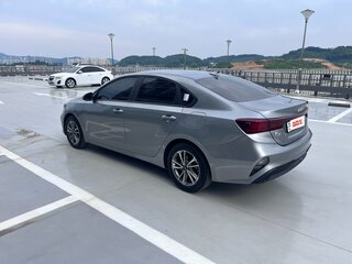 2022 Kia K3 II Рестайлинг, серебристый, 1353027 рублей, вид 5