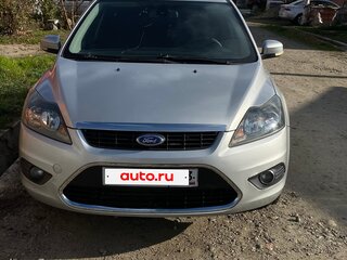 2010 Ford Focus II Рестайлинг, серебристый, 530000 рублей, вид 3