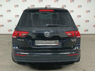 2017 Volkswagen Tiguan II, чёрный, 2179000 рублей, вид 5
