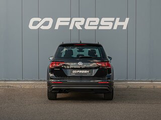 2019 Volkswagen Tiguan II, чёрный, 2190000 рублей, вид 4
