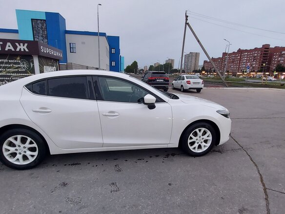 2018 Mazda 3 III (BM) Рестайлинг, белый, 1500000 рублей - вид 5