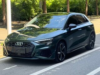 2023 Audi A3 Sportback 35 TFSI IV (8Y), зелёный, 1850000 рублей, вид 3