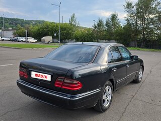 1999 Mercedes-Benz E-Класс 320 II (W210, S210) Рестайлинг, чёрный, 600000 рублей, вид 3