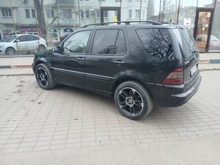 2003 Mercedes-Benz M-Класс 400 I (W163) Рестайлинг, чёрный, 950000 рублей, вид 5