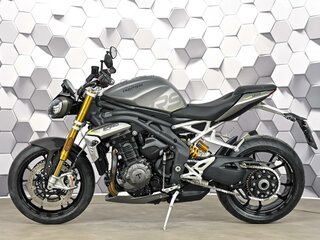 2021 Triumph Speed Triple, серый, 1427000 рублей, вид 4