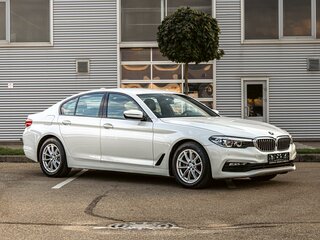 2017 BMW 5 серии 520i VII (G30/G31/G38), белый, 2295000 рублей, вид 3