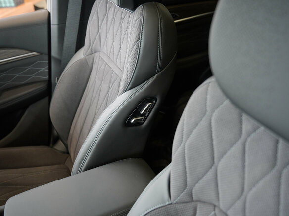 2026 Geely Monjaro I, белый, 4954990 рублей - вид 20