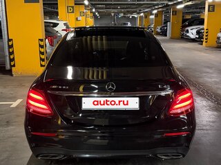 2017 Mercedes-Benz E-Класс 400 V (W213, S213, C238), чёрный, 3350000 рублей, вид 4