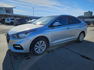 2018 Hyundai Solaris II, серебристый, 990000 рублей, вид 1