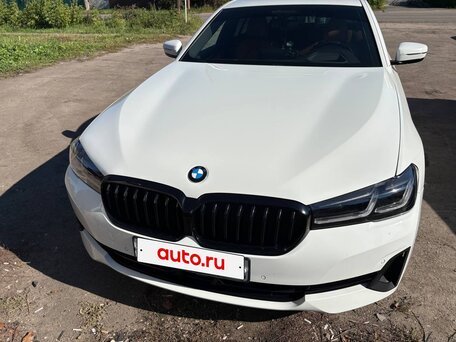 2021 BMW 5 серии 530i xDrive VII (G30/G31/G38) Рестайлинг, белый, 4990000 рублей, вид 3