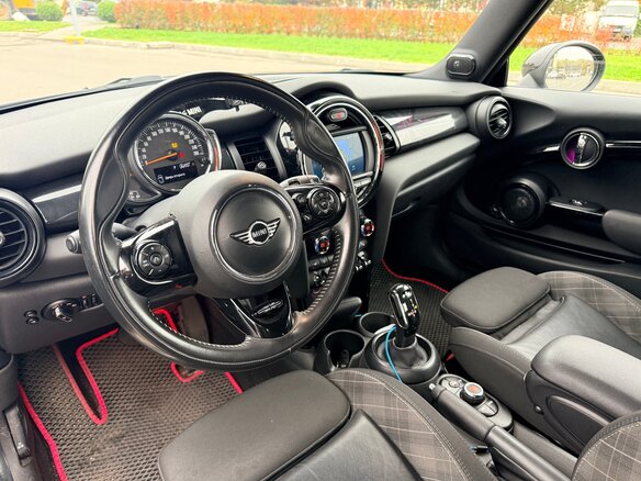 2018 Mini Hatch Cooper S III (F55/F56) Рестайлинг, красный, 2290000 рублей - вид 5