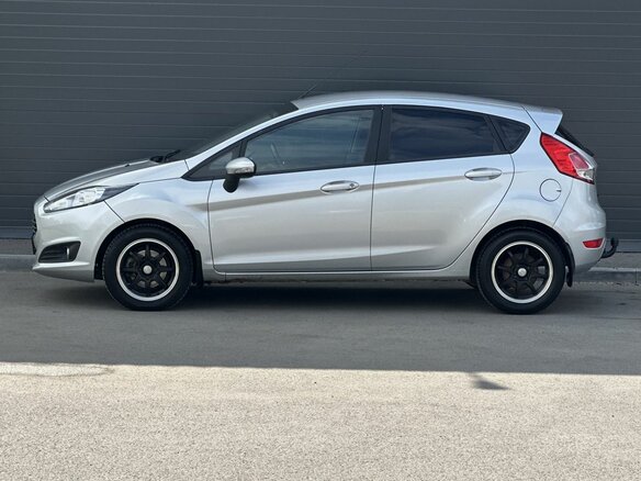 2015 Ford Fiesta Mk6 Рестайлинг, серебристый, 545000 рублей - вид 8
