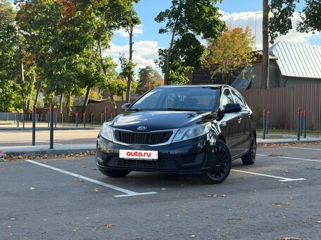 2013 Kia Rio III, чёрный, 720000 рублей, вид 3