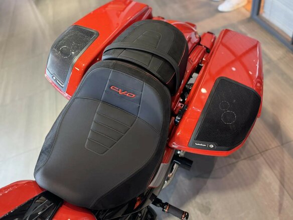 2024 Harley-Davidson CVO Street Glide, оранжевый, 4900000 рублей - вид 27