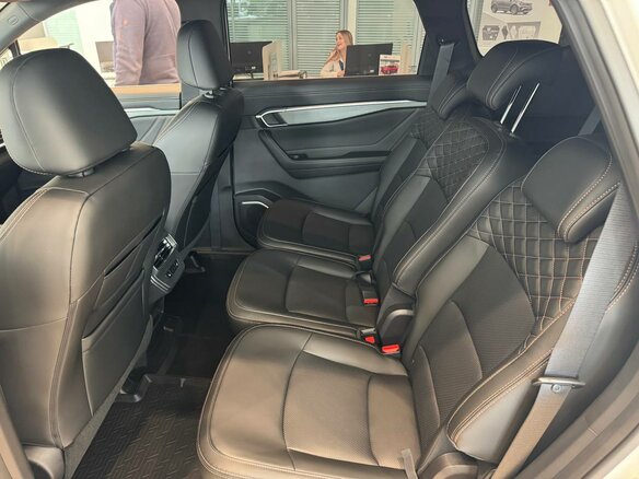2026 Geely Okavango I Рестайлинг, белый, 4085990 рублей - вид 5