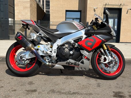 2016 Aprilia RSV4, серебристый, 1020000 рублей, вид 1