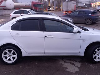 2014 Mitsubishi Lancer X Рестайлинг, белый, 800000 рублей, вид 4