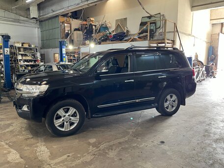 2016 Toyota Land Cruiser 200 Series Рестайлинг 2, чёрный, 5200000 рублей, вид 4