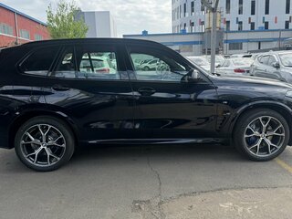 2026 BMW X5 40i IV (G05/G18) Рестайлинг, чёрный, 15190000 рублей, вид 4